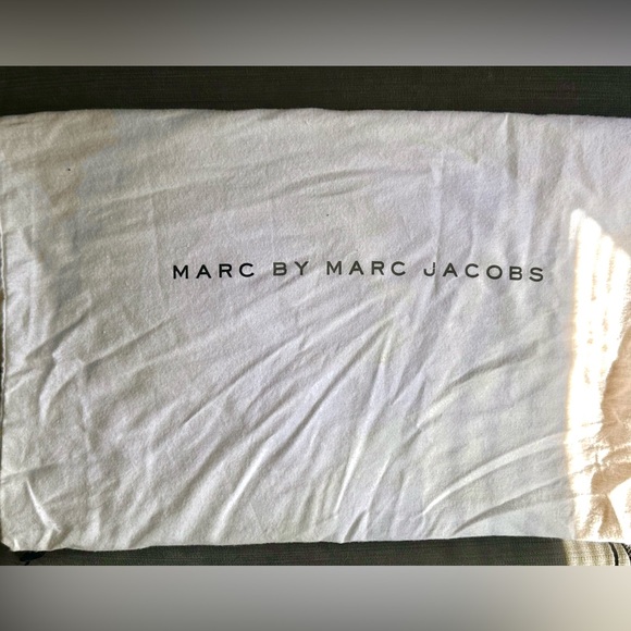 Marc Jacob's Work It Cindy Top Handle - Picture 9 of 10